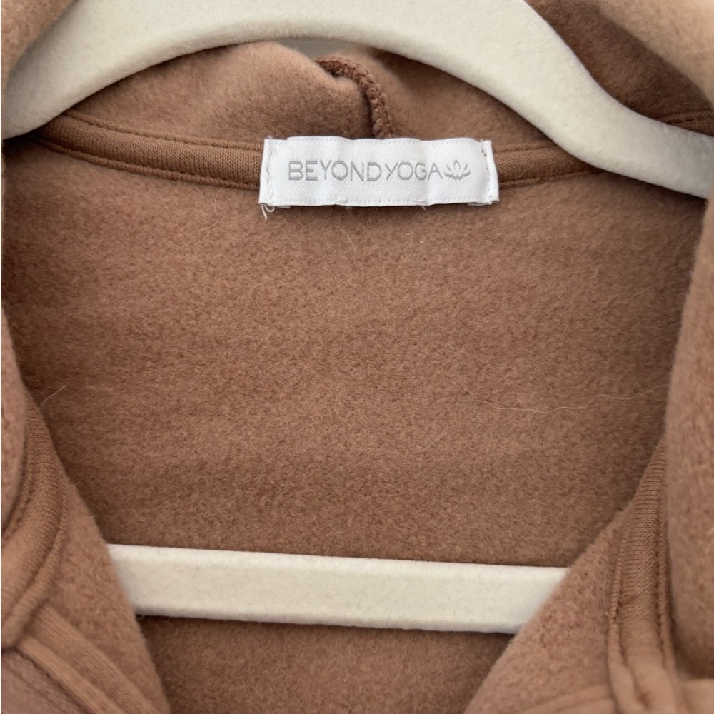 NWOT Beyond Yoga LuxeFleece Zip-Up Hoodie - Desert Sand Sz Small - Picture 4 of 8